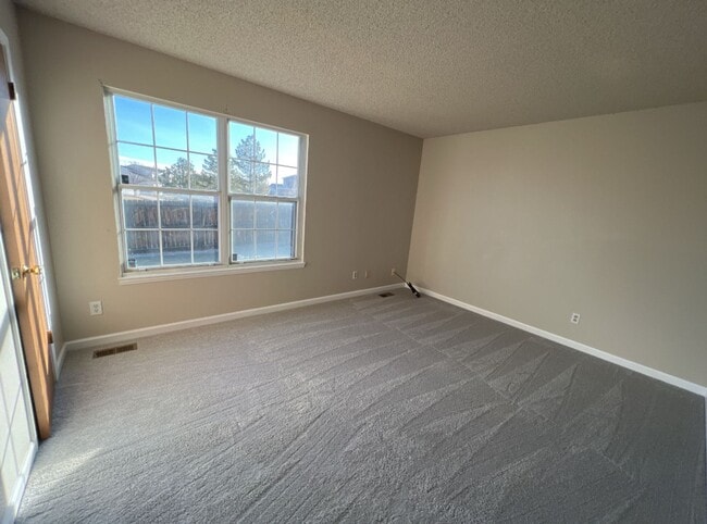 Building Photo - 3 Bedroom 2 Bathroom Home in Roxborough