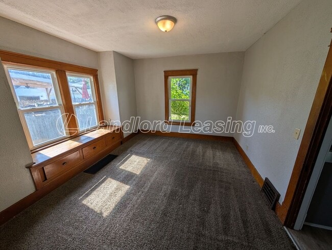 Building Photo - Charming 2-Bedroom Brick Home with Covered Porch