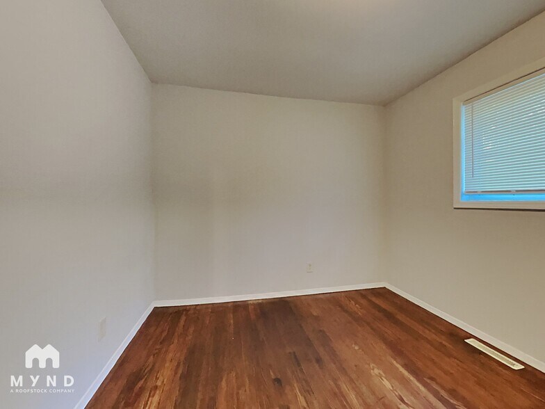 Building Photo - 301 Edgegreen Dr