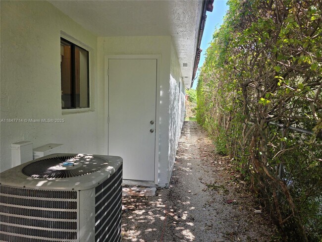 Building Photo - 10629 SW 68th Terrace