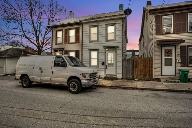 Building Photo - 2 bedroom 1 bathroom located in the heart of Carlisle