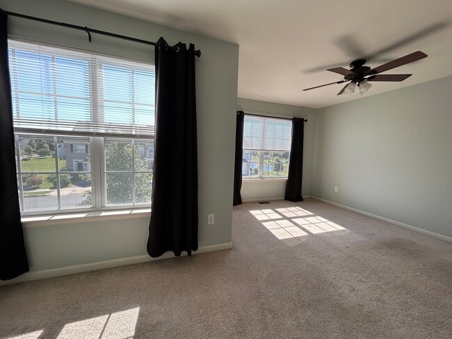 Building Photo - 941 Lansdowne Rd