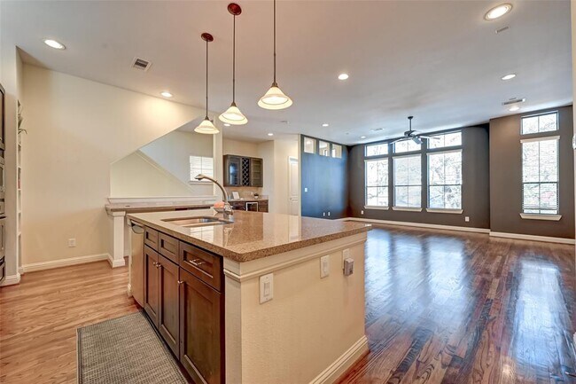Building Photo - 5211 Eigel St