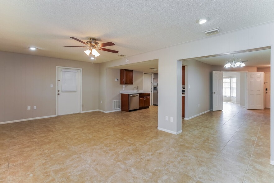 Building Photo - 403 Blueberry Dr