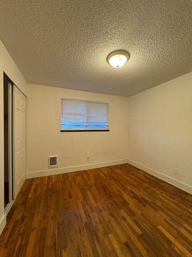 Building Photo - Spacious 4-Bedroom Home with Garage & Fenced Yard