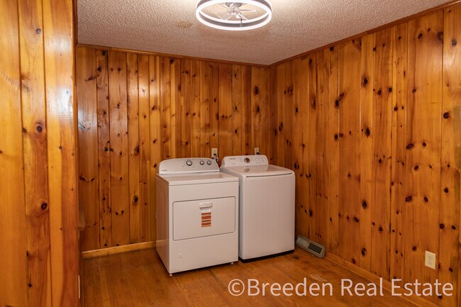 Building Photo - 8321 NC-181