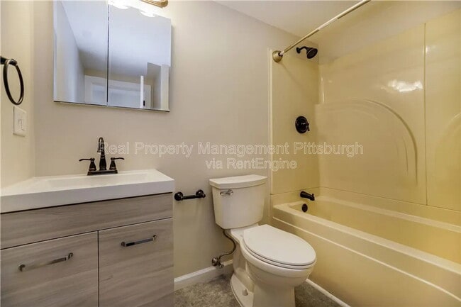 Building Photo - 2123 Sidney St