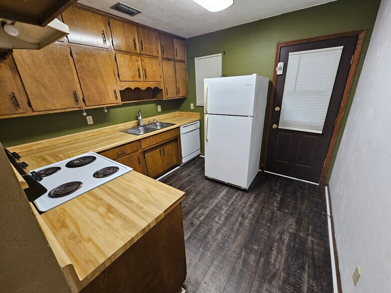 Building Photo - 324 Teal Ln