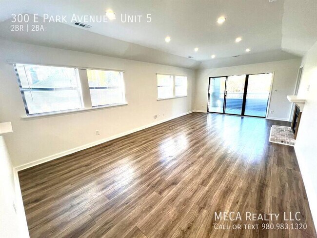 Building Photo - 300 E Park Ave