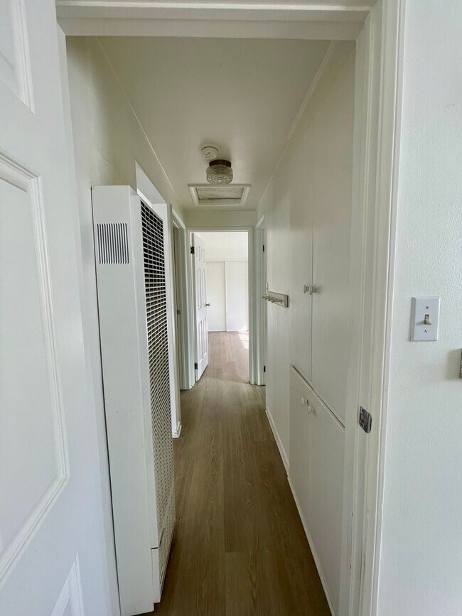 Building Photo - Classic Pierpont Beach House | 10-Month Lease | Just Steps to the Sand