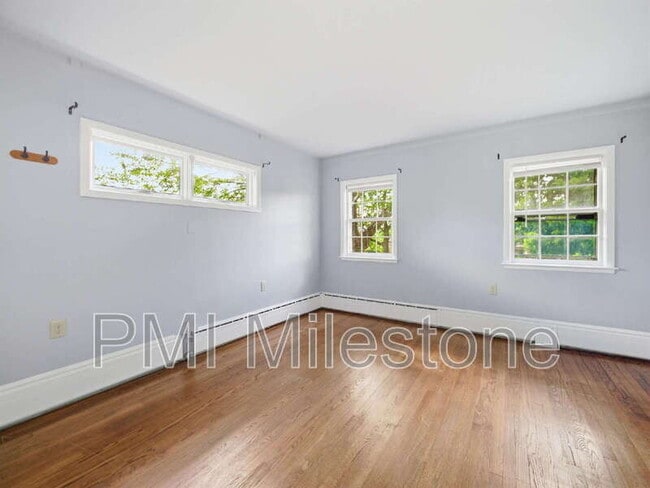 Building Photo - 323 N Potomac St