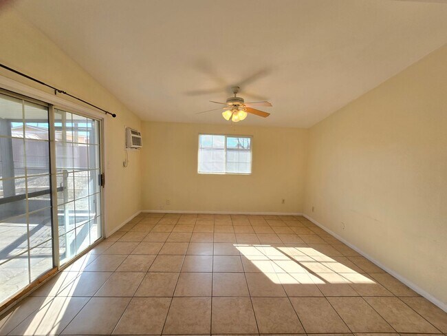 Building Photo - 2010 W Lumber St