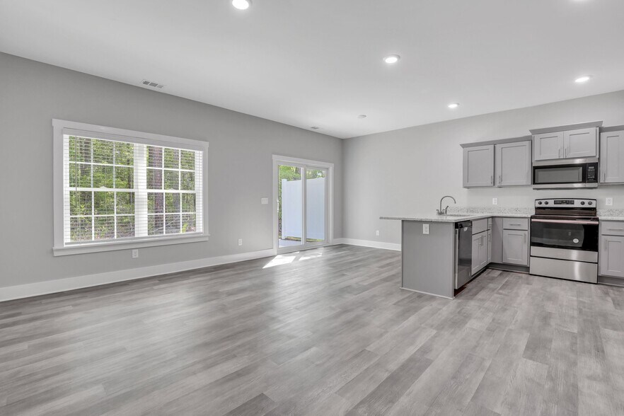 Building Photo - 105 Sherwood Ct