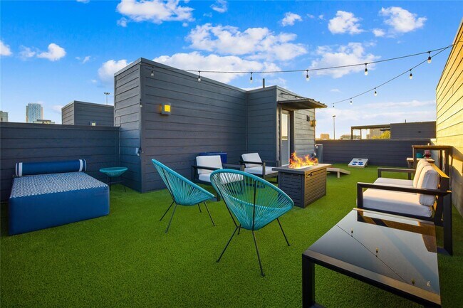 Building Photo - 3008 Zenia Dr