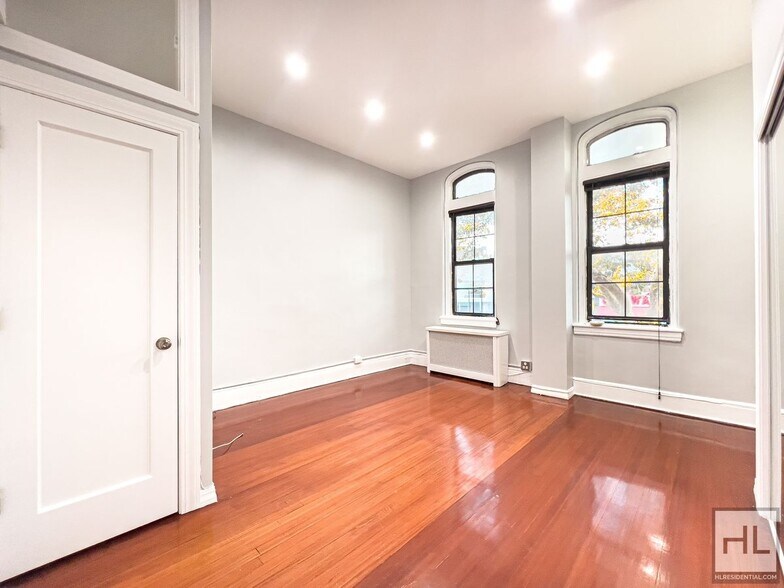 Building Photo - Washington Avenue #2M