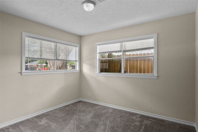 Building Photo - 1909 16th Ave N