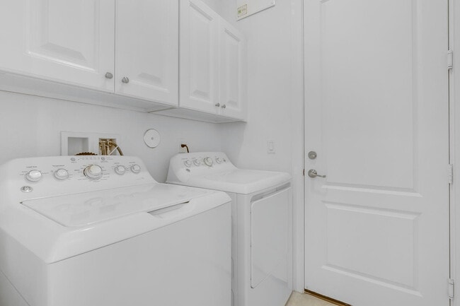 Building Photo - 9761 S Miralago Way