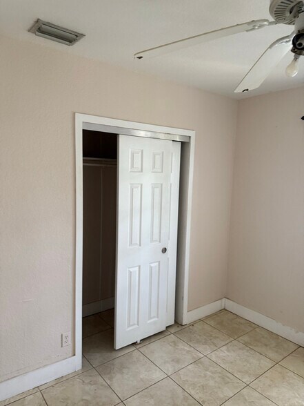 Building Photo - 328 S Biscayne River Dr
