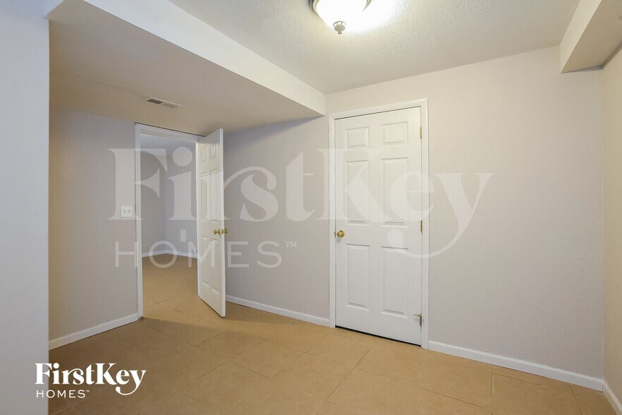 Building Photo - 1158 Blue Bird Ln