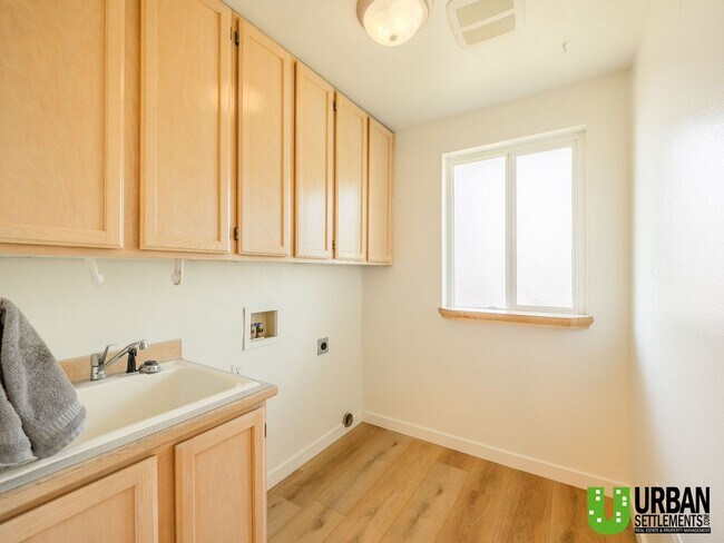 Building Photo - 4112 E 23rd Ave