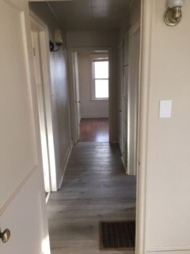 Building Photo - Future Rental! Single Family 2 Bedroom, Ya...