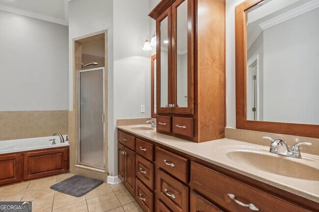 Building Photo - 124 Deerwood Village Dr