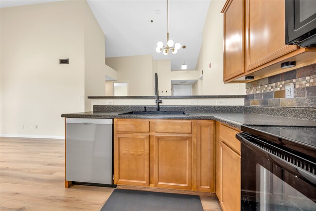 Building Photo - 6303 Spring River Dr