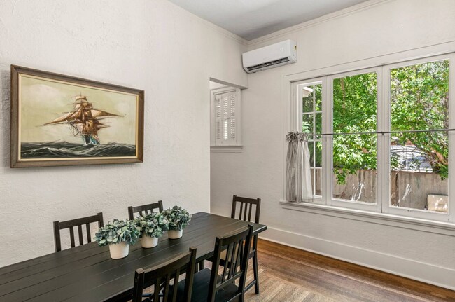 Building Photo - All-Utilities-Included Studio in Historic Bristol Manor | Pet Friendly