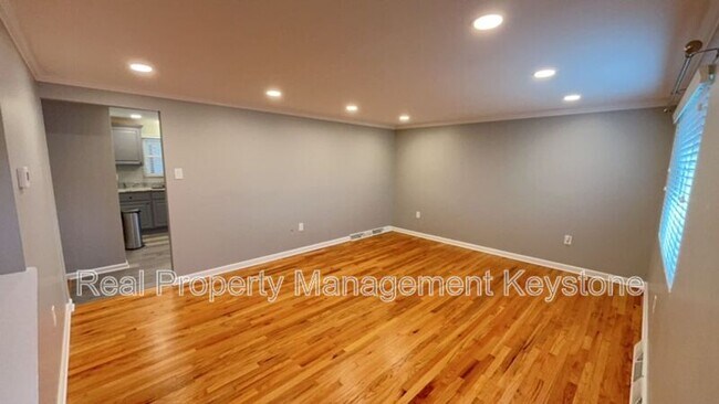 Building Photo - 575 Sautter Dr