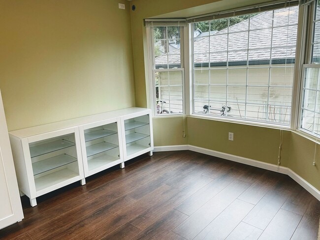 Building Photo - Exquisite Home with 3 Bed and 2.5 Bath in ...