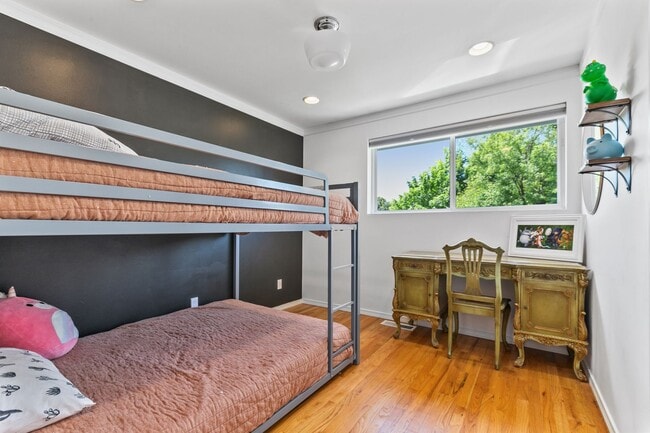 Building Photo - 3Bd/2.25Ba Seattle House