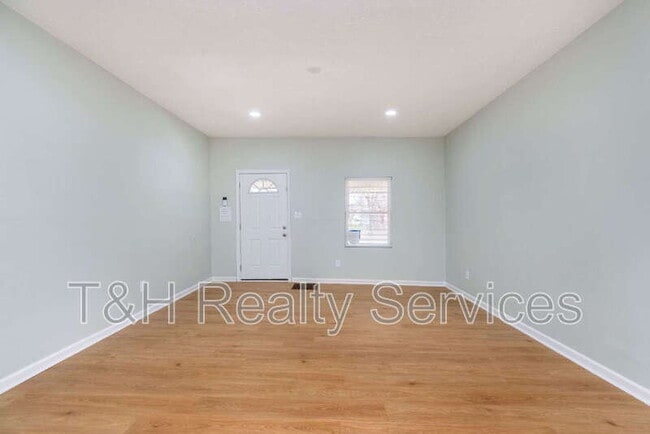 Building Photo - 326 Jefferson Ave