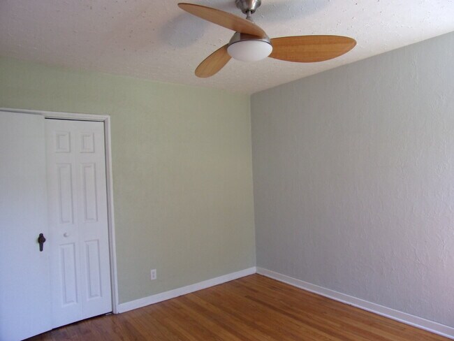Building Photo - Walk to Lake Hollingsworth...Available Now