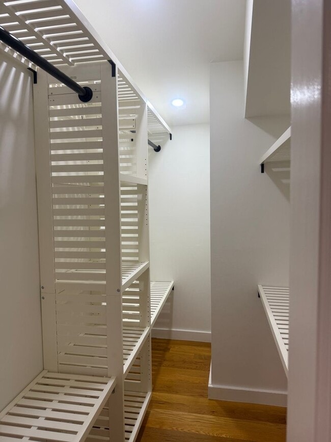 Building Photo - Updated Costal - Style home