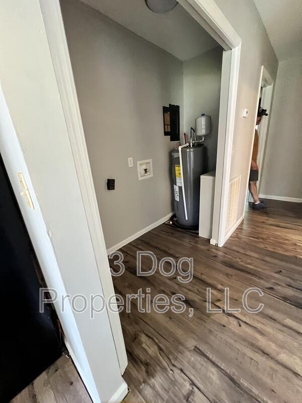 Building Photo - 1322 Ely Rd