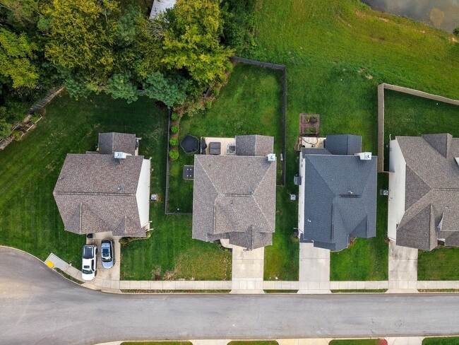 Building Photo - West Knoxville 37923 - 5 bedroom, 3 bath h...