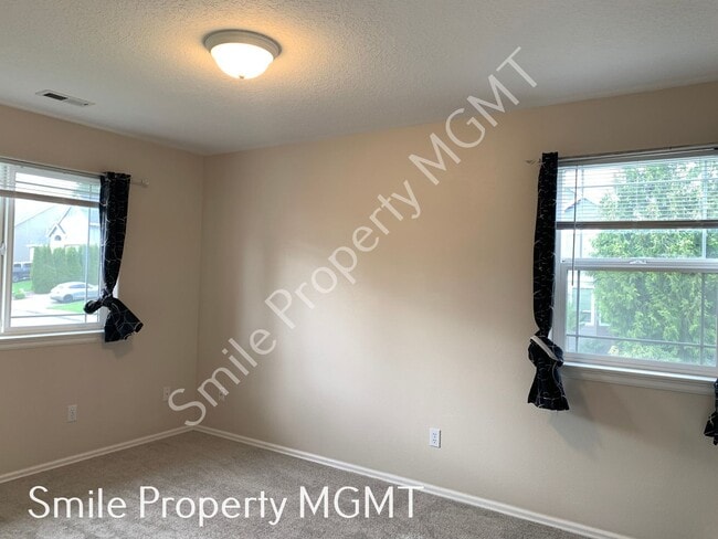 Building Photo - A beautiful 2-story single house in Clackamas.