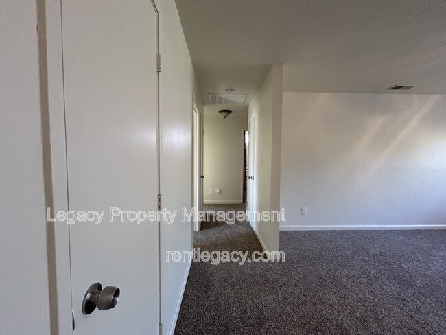 Building Photo - 2213 N Cirby Way