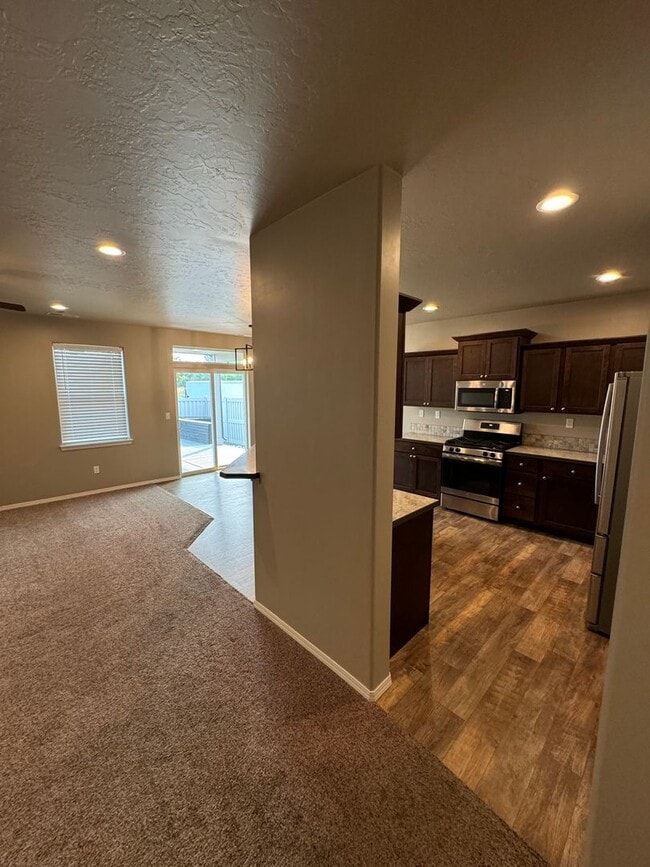 Building Photo - Charming 3-bedroom, 2-bathroom home locate...