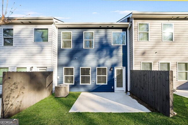 Building Photo - 1328 Riverstone Rd