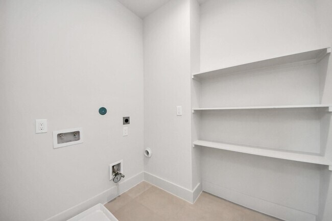 Building Photo - 13104 Moncloa Dr