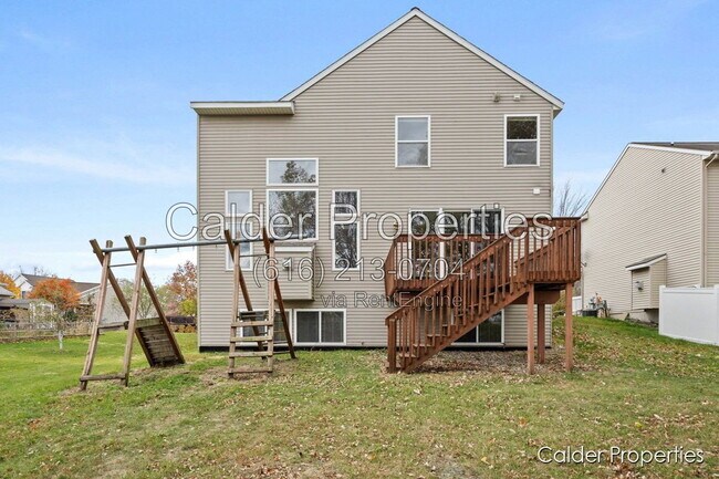 Building Photo - 5686 E Falling Leaf Dr SE