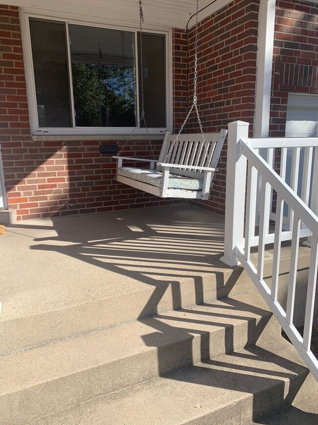 Building Photo - Lovely Ranch Home with Hardwood Floors and Finished Basement in Silverton