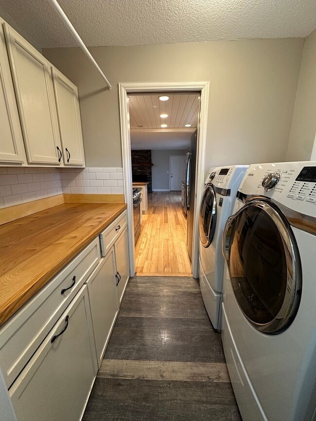 Building Photo - 3316 Annally Dr