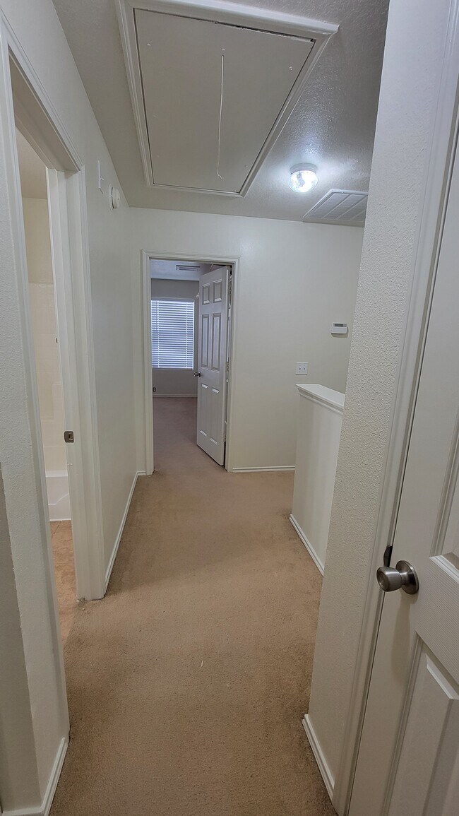 Building Photo - 9714 Coyote Creek Dr