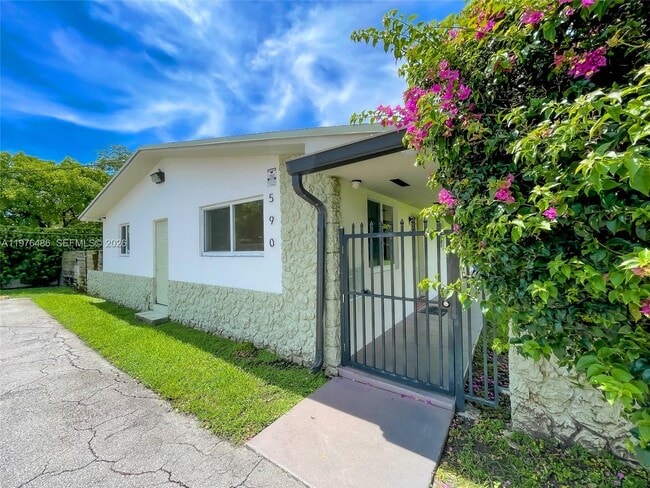 Building Photo - 592 NE 150th St