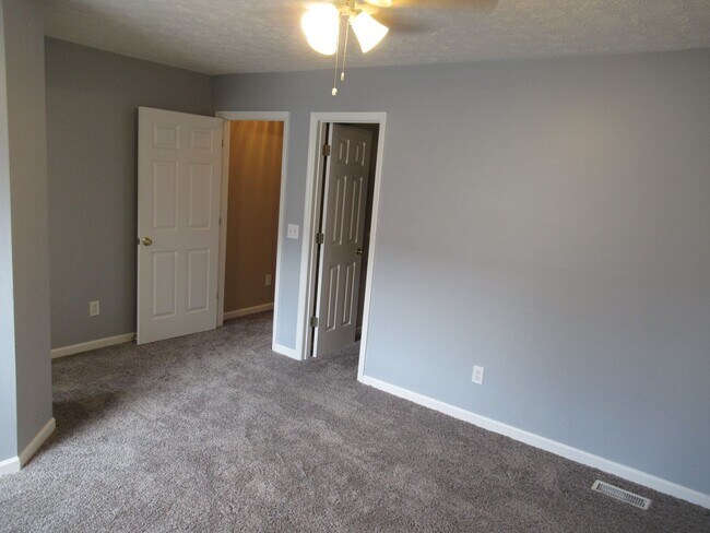 Building Photo - Donahue Crossing Condo #2003