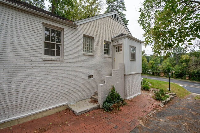Building Photo - 2922 Oberlin Rd