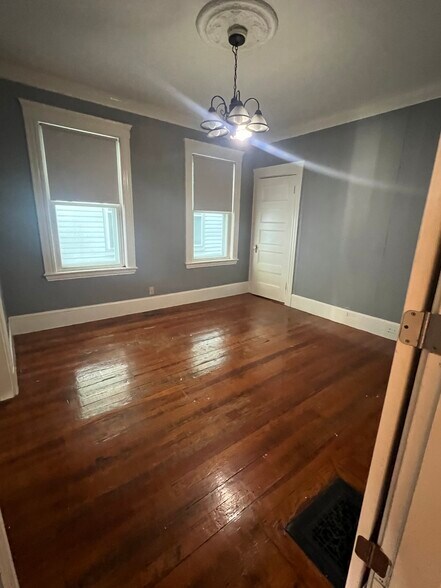 Building Photo - 53 Farragut Rd