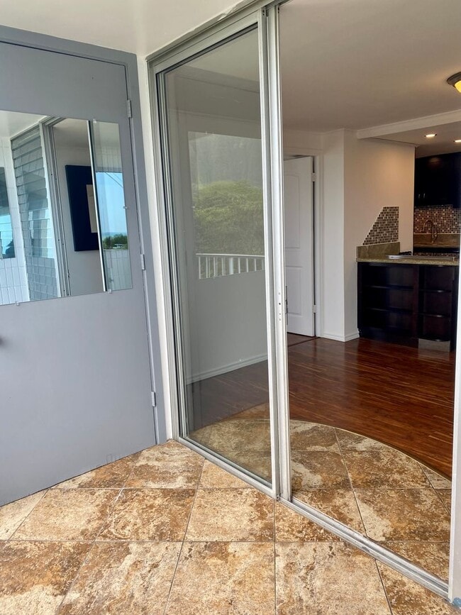 Building Photo - AVAILABLE for Rent : 3 Bedroom, 2 Bathroom...